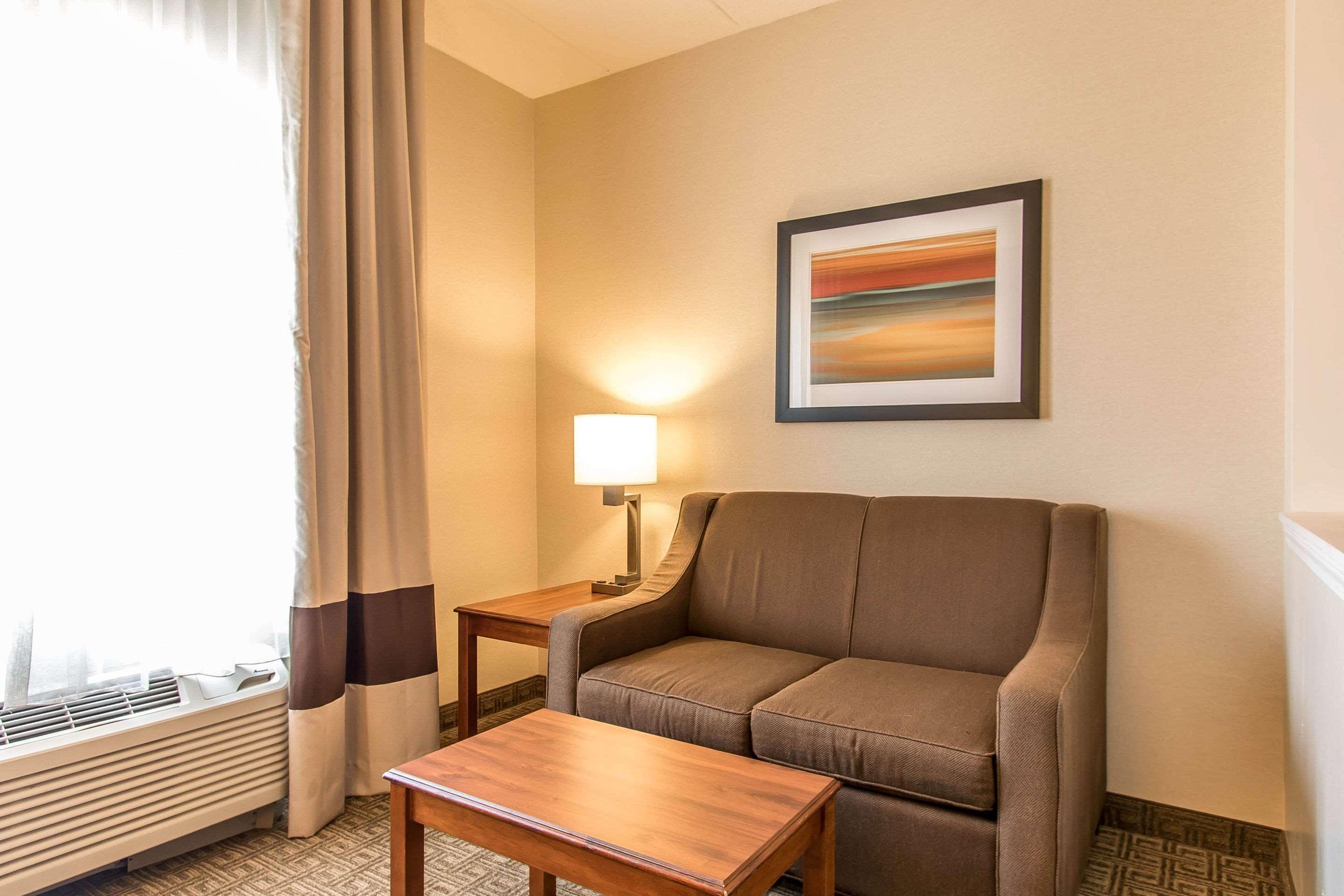 Comfort Suites Richmond Esterno foto