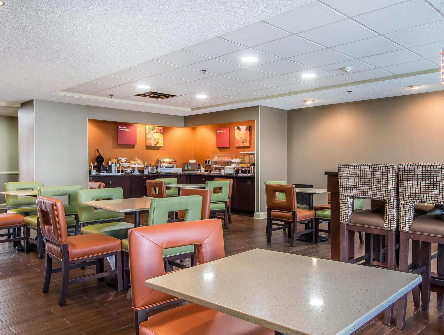 Comfort Suites Richmond Esterno foto